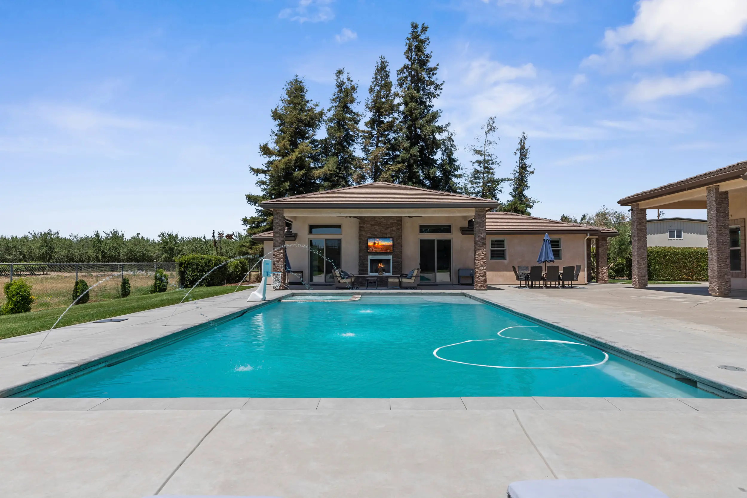 Outdoor venue: vineyard, pool and play areas